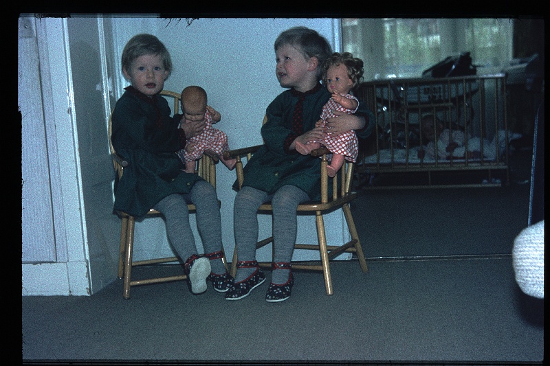 30.Delft apr 1966 Brigitte,Marion.JPG